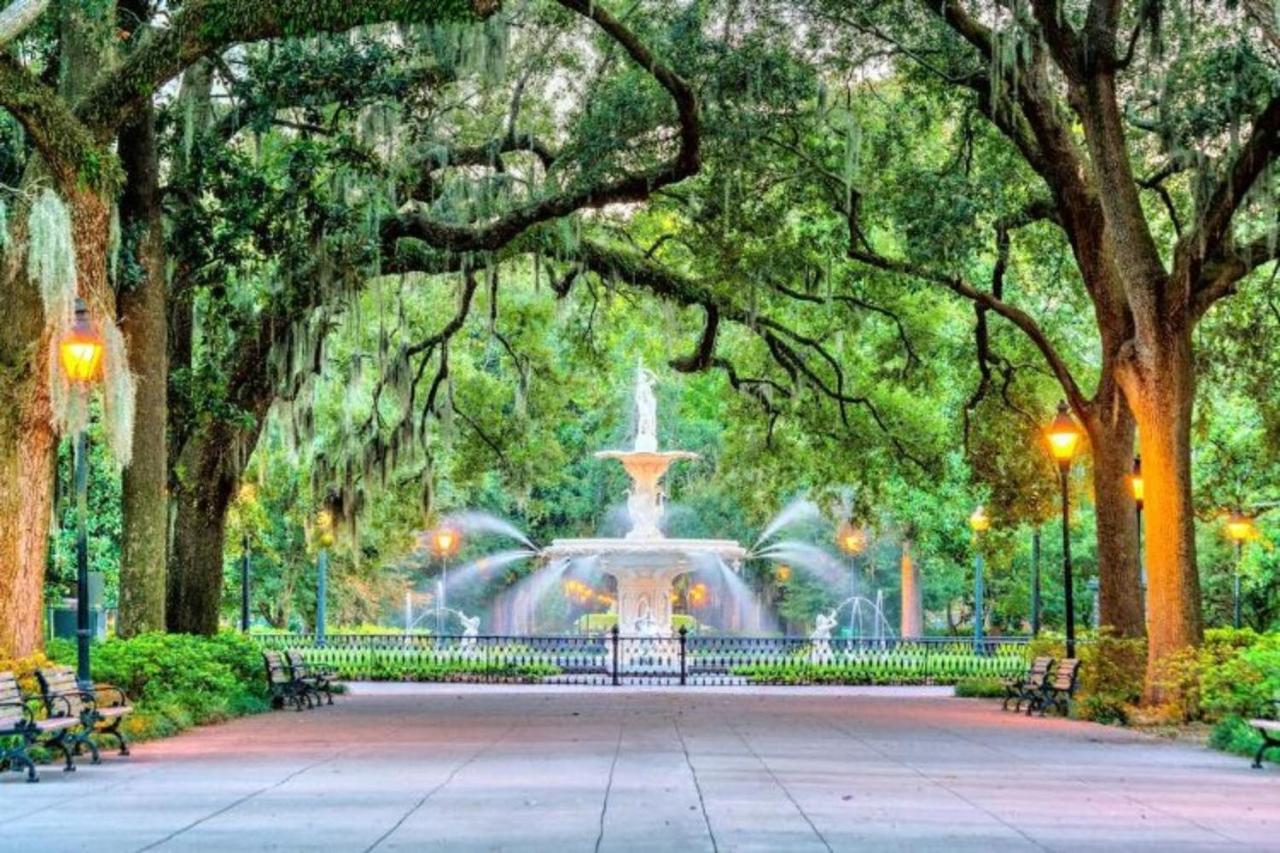 Southern Charmer-Historic District Downtown-Front Porch-Walk Score 90!!-Private Parking-1 Minute To Forsyth Park Savannah Dış mekan fotoğraf