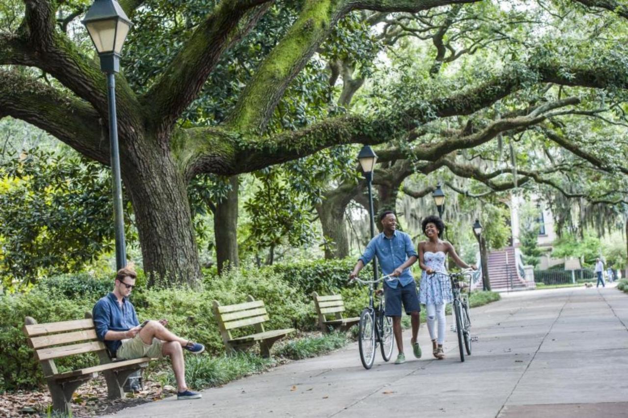 Southern Charmer-Historic District Downtown-Front Porch-Walk Score 90!!-Private Parking-1 Minute To Forsyth Park Savannah Dış mekan fotoğraf