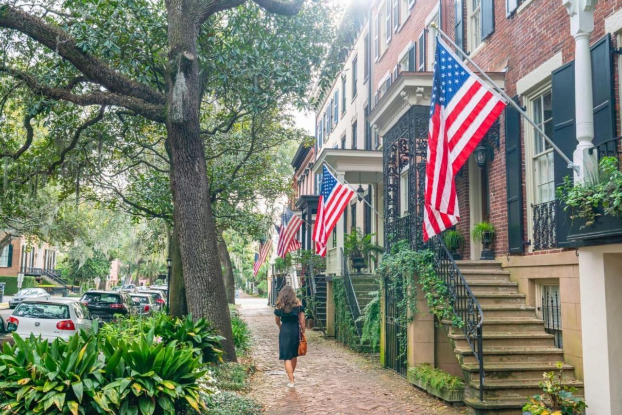 Southern Charmer-Historic District Downtown-Front Porch-Walk Score 90!!-Private Parking-1 Minute To Forsyth Park Savannah Dış mekan fotoğraf