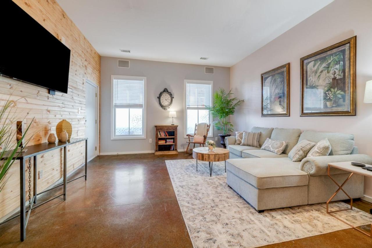 Southern Charmer-Historic District Downtown-Front Porch-Walk Score 90!!-Private Parking-1 Minute To Forsyth Park Savannah Dış mekan fotoğraf